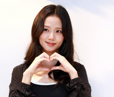지수, 연기력·캐릭터 논란 있지만…감독 해명 들어보니 "잘된 캐스팅"('전독시') [인터뷰③]