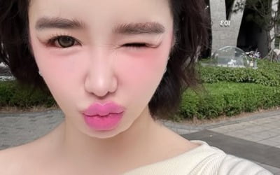 '워터밤 불참' 박봄 향해 2NE1 팬덤 뿔났다…"형식적 공지에 지친다" [TEN이슈]