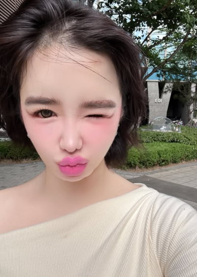 "필터 안 써요" 박봄, 왕눈+브이라인 자랑…배경은 구불구불