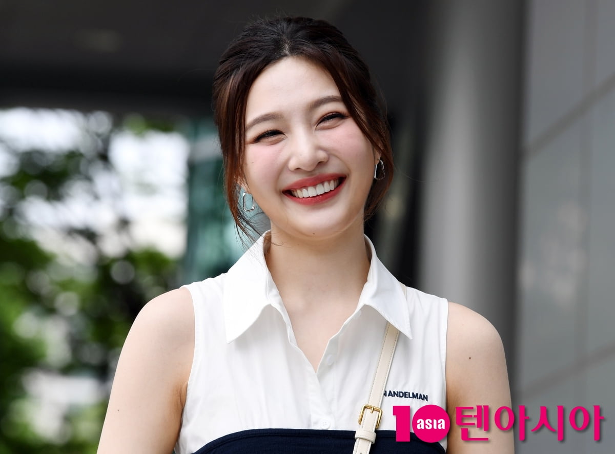 레드벨벳 조이, 폭염 날리는 꽃미소...어떻게 봐도 예쁨 한가득[TEN포토+]