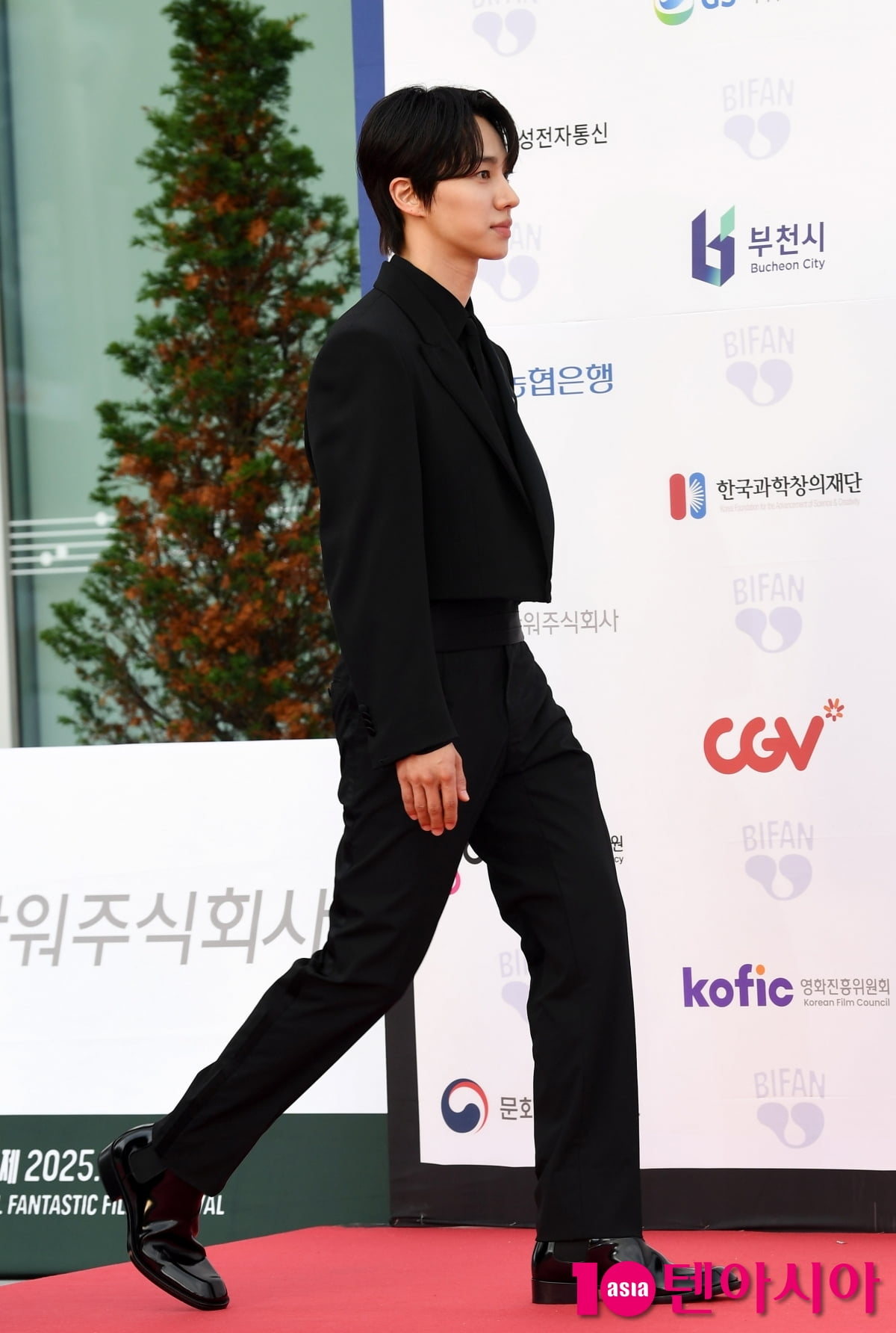 이기광, 오늘은 영화배우로....멋진 인사[TEN포토+]