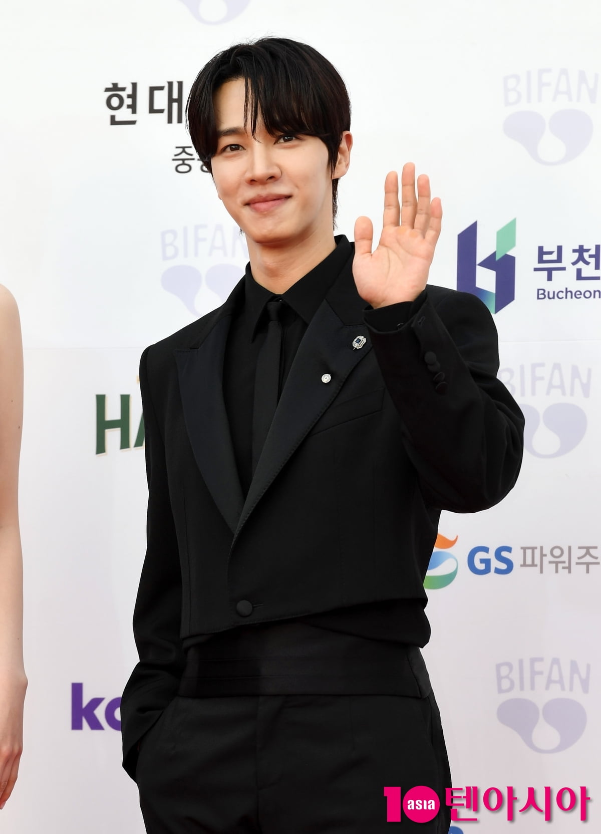 이기광, 오늘은 영화배우로....멋진 인사[TEN포토+]