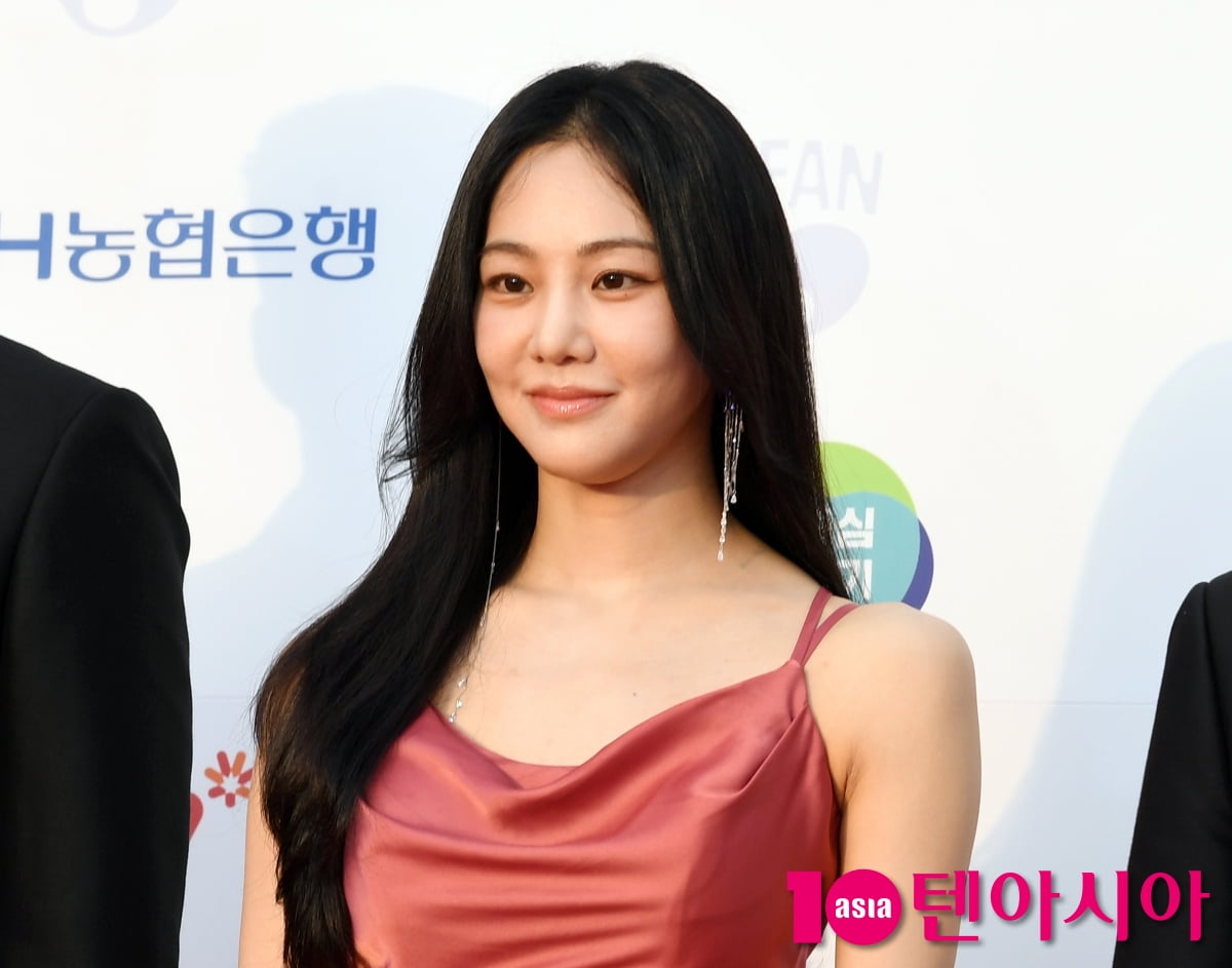 한지은, 과감한 옆트임...새하얀 각선미[TEN포토+]