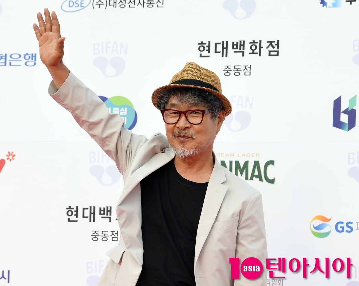 기주봉, 멋쟁이 인사[TEN포토]