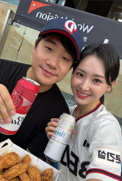 축구하다 눈 맞은 배성재♥김다영, 밤까지 '달달' 야구장 데이트