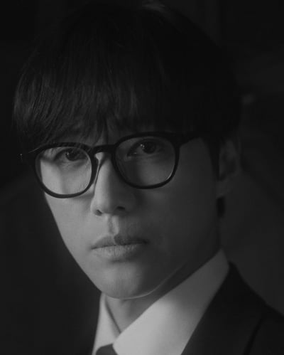 '11살 연하 ♥' 남궁민, 흑백사진에도 빛나는 '47세' 비주얼