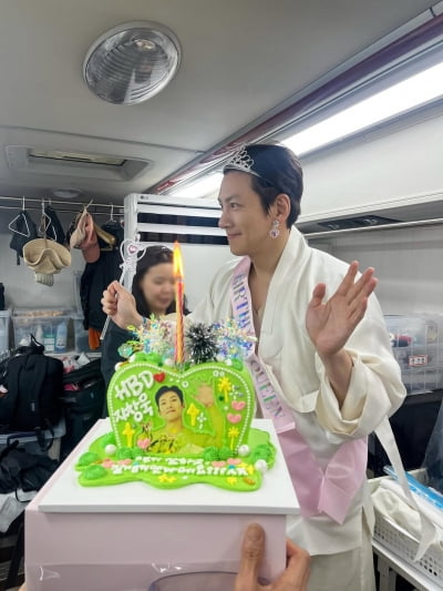 '38세' 지창욱, 생일 맞아 공주로 변신…여자보다 더 예쁜 미모