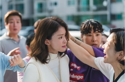 이시영, 아파트 주민과 머리채 잡고 몸싸움…경찰 도착해 폴리스 라인 출입 통제 ('살롱드')
