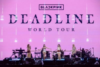 '드디어 완전체' 블랙핑크, 화려한 귀환…8만 블링크와 '뛰어'