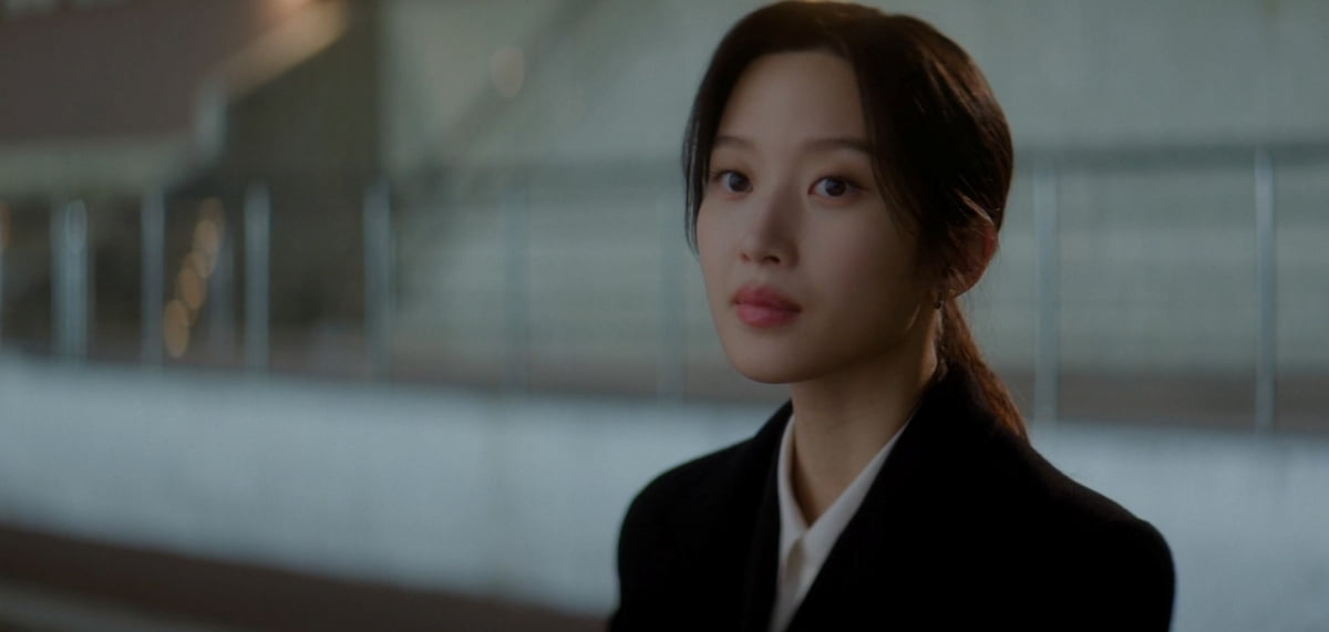 문가영, 또 일냈다…♥이종석과 키스, 시청률 상승세 이끈 전문직 열연 ('서초동')