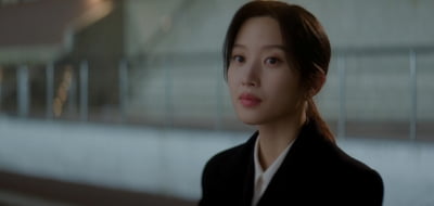 문가영, 또 일냈다…♥이종석과 키스, 시청률 상승세 이끈 전문직 열연 ('서초동')