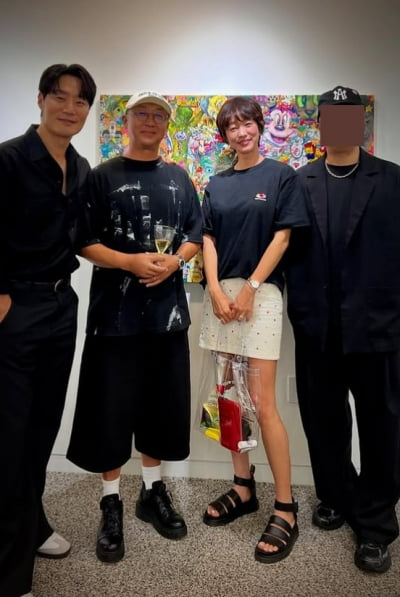 최여진, 연예인들에 '♥돌싱' 소개 바빠…이희준 전시장에 당당히