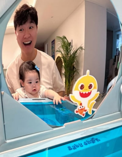 박수홍 家, '아기상어'에 샤라웃 받았다…딸 낳고 연일 겹경사