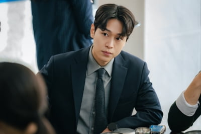 '아이유 동생' 강유석, 또 사고쳤다…'언슬전' 이어 '500억 참패→1%대' tvN 살려낸 치트키 ('서초동')