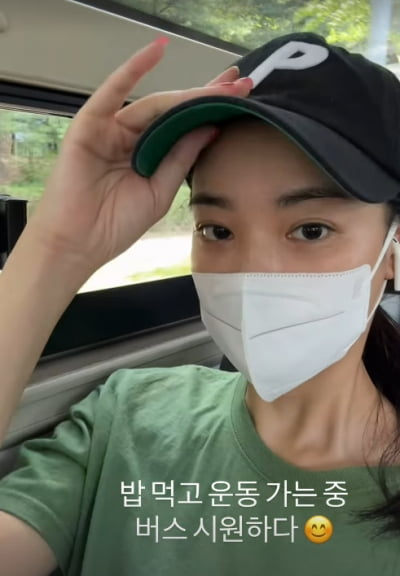 주연, '지드래곤 열애설' 주인공인데…티 하나 입고 '버스' 애용