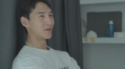 '윤형빈에 TKO패' 밴쯔 공약 이행, 205만 구독 채널 직접 삭제 "초심으로 돌아간다"