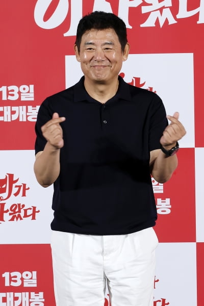 포즈 취하는 성동일[TEN포토]