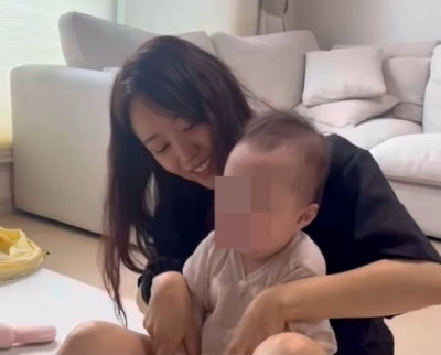 '박위♥' 송지은 "수줍은 아기 천사"…육아 만렙 모드