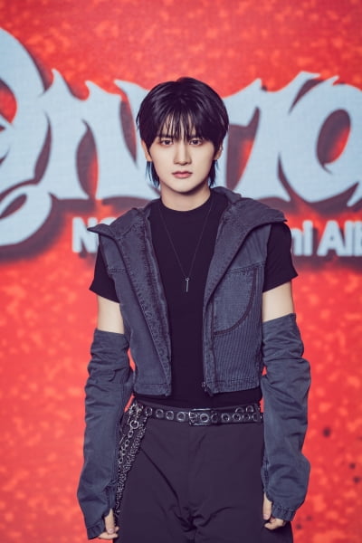 '한 달 수입 10억↑' 우기 지원사격 받더니…나우즈 "중국서 1위 안 믿겨"