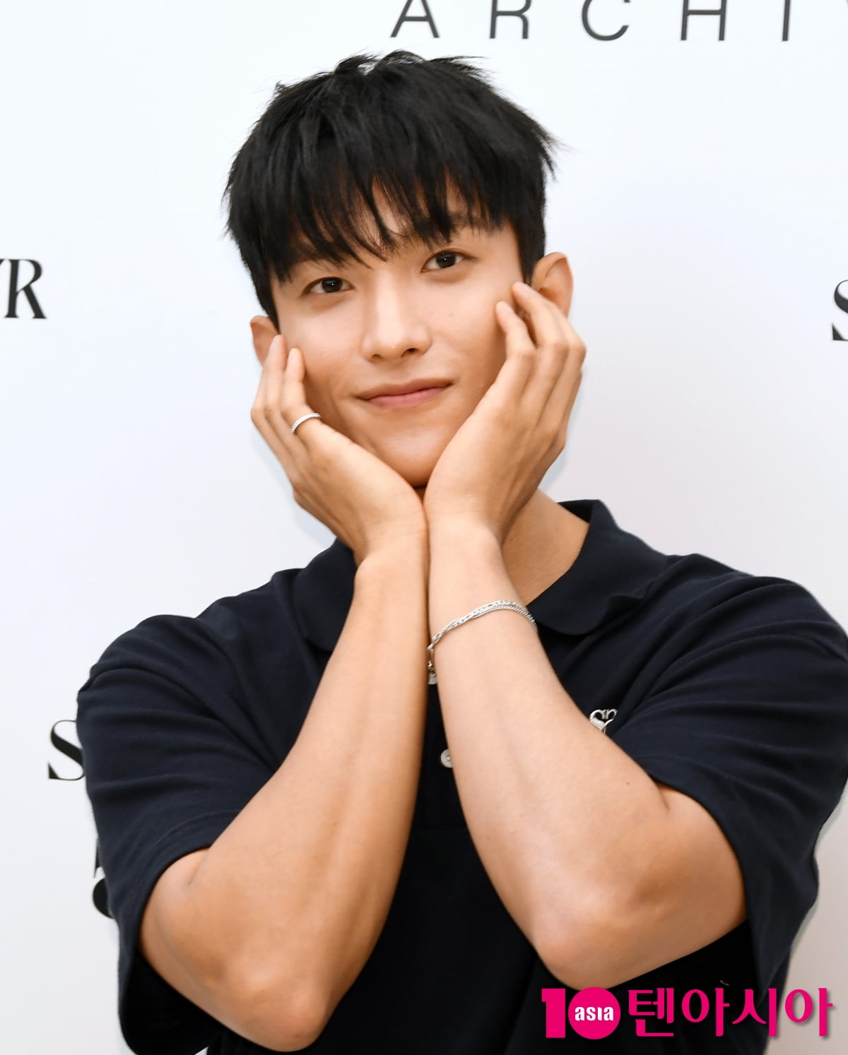 세븐틴 도겸, 꿀 떨어지는 눈빛...빈틈없는 외모[TEN포토+]