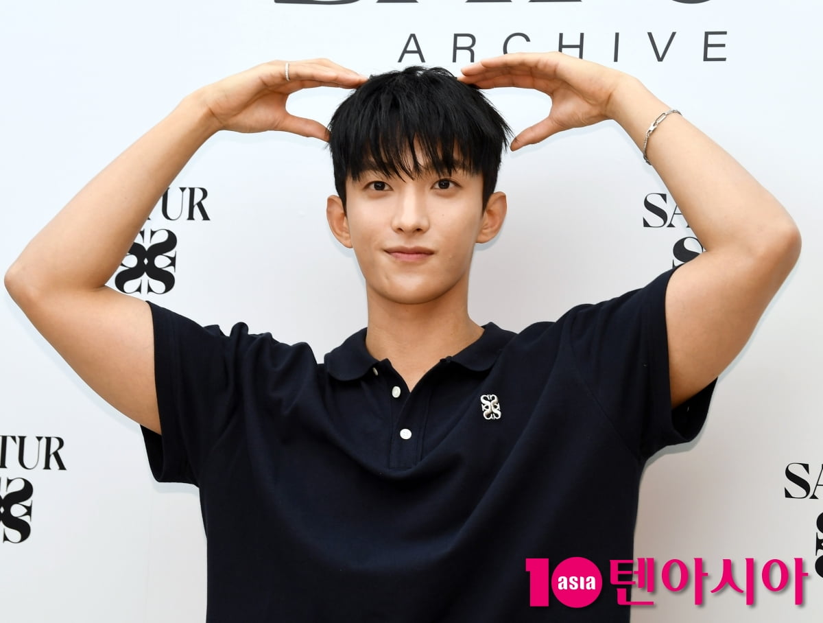 세븐틴 도겸, 꿀 떨어지는 눈빛...빈틈없는 외모[TEN포토+]