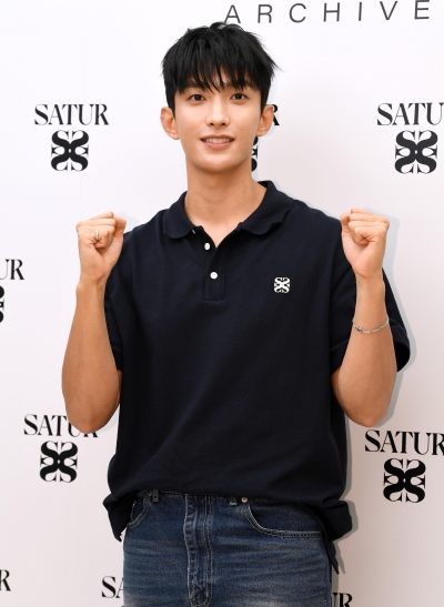 세븐틴 도겸, 꿀 떨어지는 눈빛...빈틈없는 외모[TEN포토+]