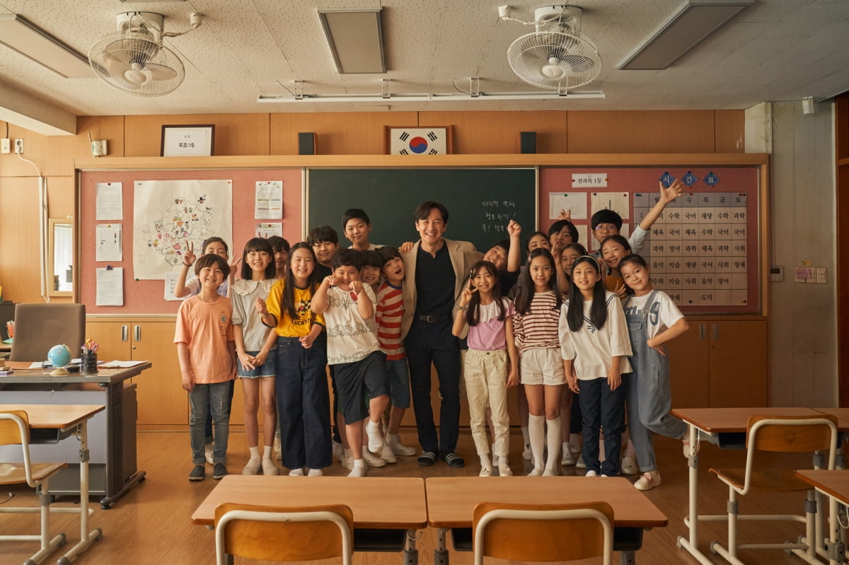 '성매매 논란' 엄태웅, 9년 만에 복귀한다…초등학교 교사로 등장 ('마지막 숙제') [TEN이슈]