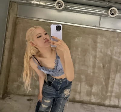 '원조 뼈말라' 로제, 브라톱 입고 한줌 허리 과시…뭘 입어도 예뻐
