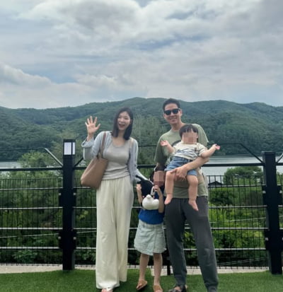 '윤남기♥' 이다은, 재혼 3년 만에 남편 친구들과 여행…"다 스윗남들"