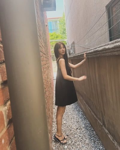 '41세 맞아?' 윤은혜, 러블리한 매력+부러질 듯한 각선미…또 한번 리즈 갱신