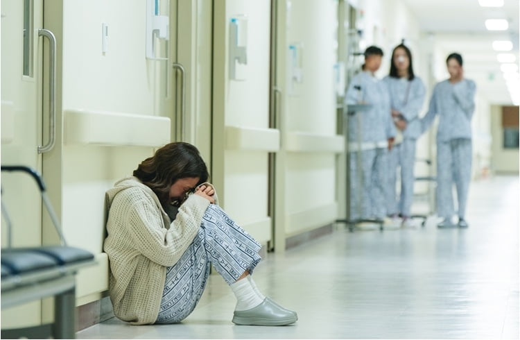 이시영 남편, 아파트 담보로 일 꾸몄다…결국 눈물, 상처투성이 얼굴로 입원 ('살롱드홈즈')