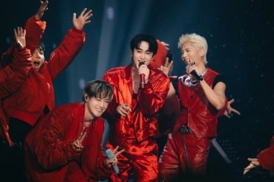 전 여친 폭행·유산 논란→최초 미혼부 아이돌…김현중,  SS501 멤버들과 20주년 맞아 호흡