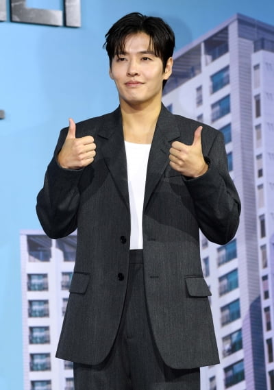 '올해만 작품 5개' 강하늘, 귀신설 돌아…퇴근만 기다렸는데('84제곱미터')