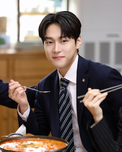 '아이유 동생' 강유석, 또 일냈다…이종석 만나더니 광고계 블루칩 등극