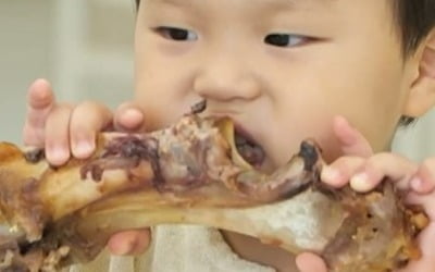 김준호 아들, 언제 이만큼 컸나…2살의 족발 먹방('슈돌')