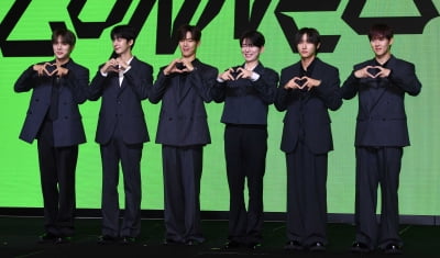 [종합] '데뷔 10주년' 몬스타엑스, 마흔에도 짐승돌은 포기 못해