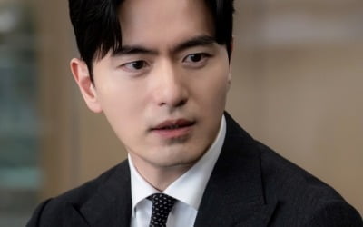 '오겜' 딸바보 모습 지웠다…이진욱, 완벽주의자로 변신 "냉정함 속 정의 있어" ('에스콰이어')