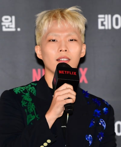 이찬혁, 유명 男 가수에 굴욕당했다…"연락? 번호 없어" ('라이브 와이어')