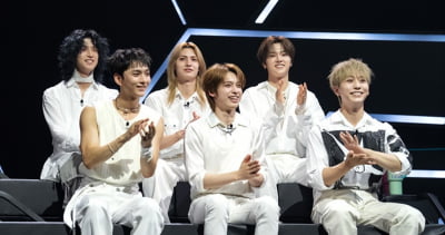 "형님, 노래 불러드릴게요"…엑디즈·YB, 26년 세월 뛰어넘은 밴드 케미 ('라이브 와이어')