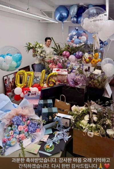 김우빈 '이민호 조공 논란' 잊었나…꽉 채운 선물 인증에 '갑론을박' 또 시작