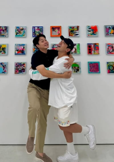 '공황장애' 이민우, 밖으로 나왔다…앤디♥이은주 "그림 구매 결정"