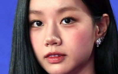 혜리, 열애설 2주 만에 기쁜 소식 전했다…"인기상은 처음, 감격스러워" ('청룡')