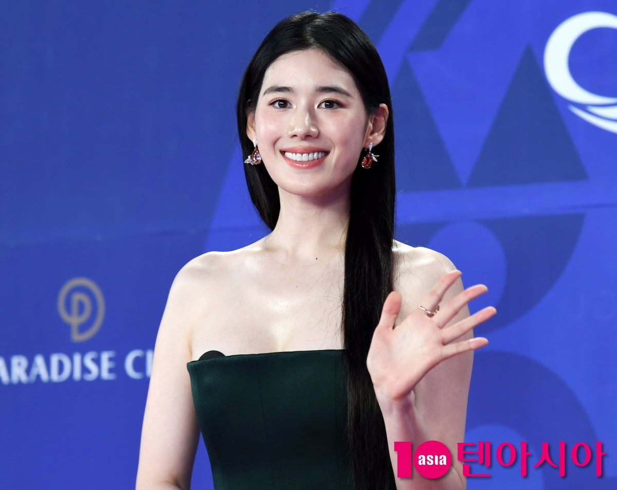 정은채, 우아한 오프숄더 드레스[TEN포토+]