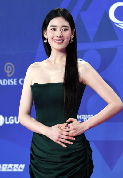 정은채, 우아한 오프숄더 드레스[TEN포토+]