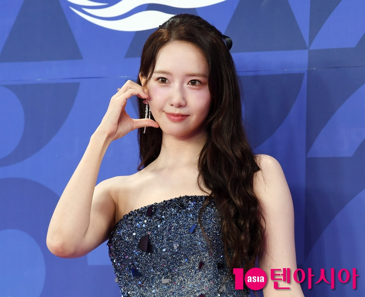 윤아, 레드카펫에서 꽈당...당황한 전현무[TEN포토+]