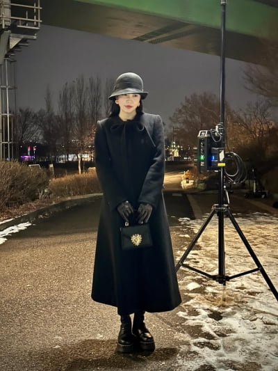 '결별 후 새 출발' 레드벨벳 예리, 올블랙 착장으로 압도한 미모