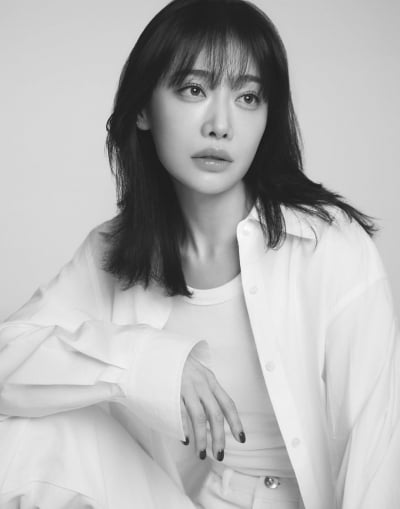 '학폭 의혹' 끝낸 김히어라, 완전히 새로 태어난 모습…흑백에도 살아나는 미모