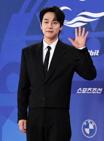 강유석, 레드카펫에 온 은명이[TEN포토]