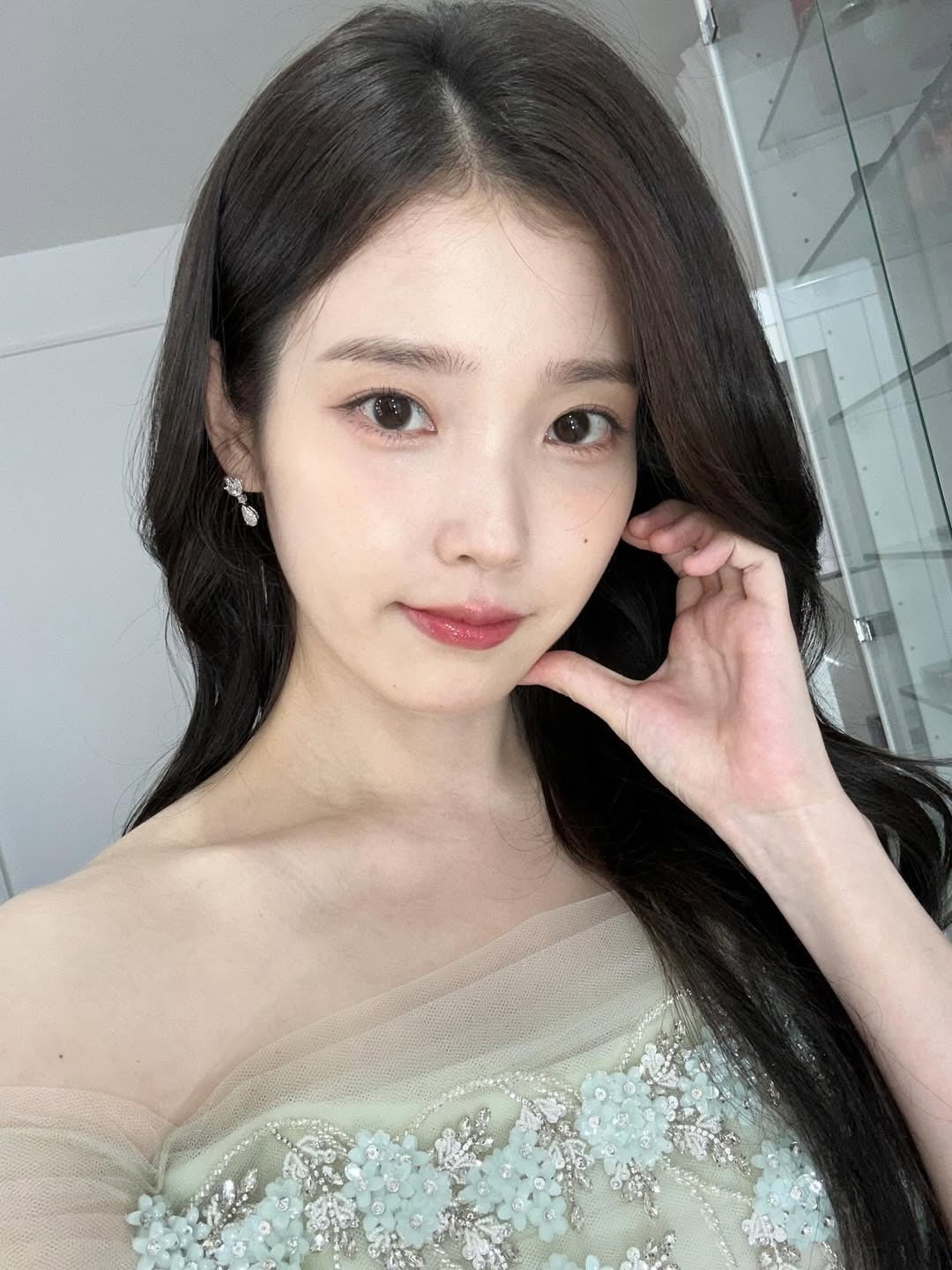 사진 = 아이유 인스타그램