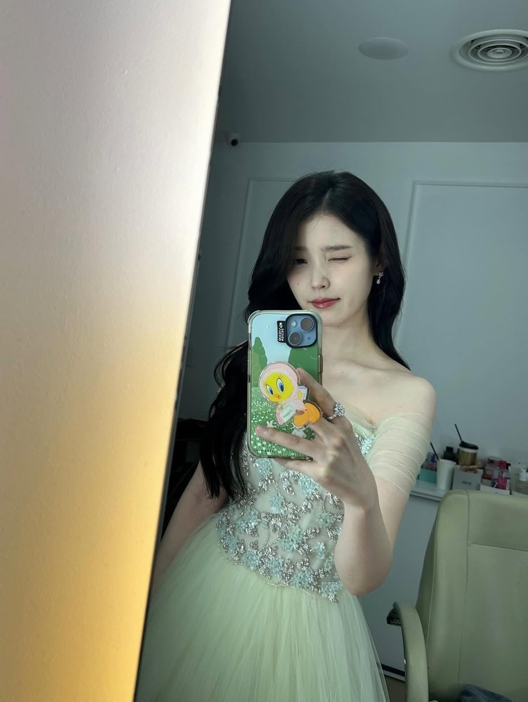 사진 = 아이유 인스타그램